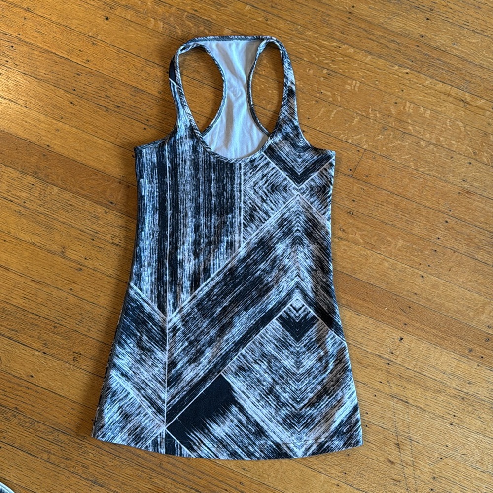 Lululemon tank top